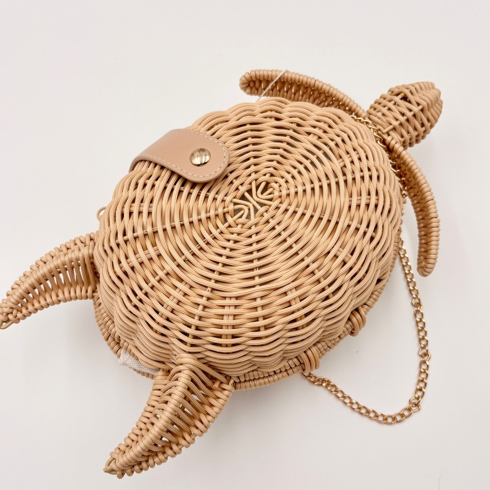 Tommy Bahama Woven Rattan Sea Turtle Crossbody Bag Natural Beige Gold Chain NEW - Picture 3 of 9